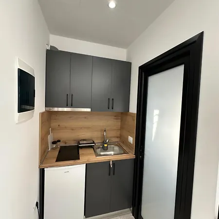 Io's 3* Sarandë
