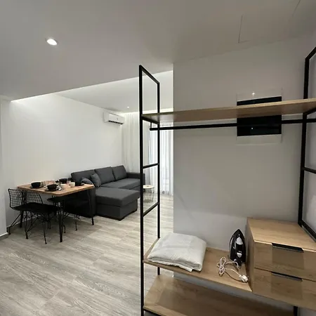 Io's 3* Sarandë