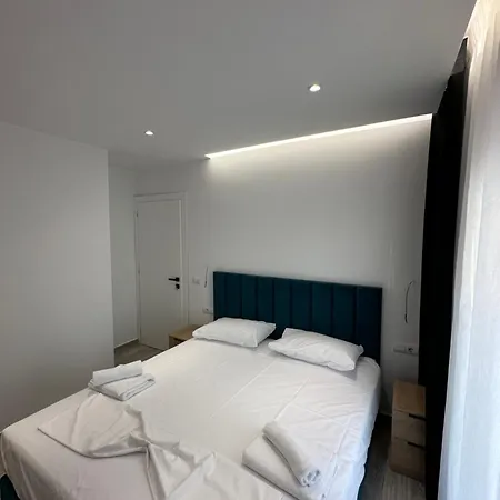 Io's 3* Sarandë