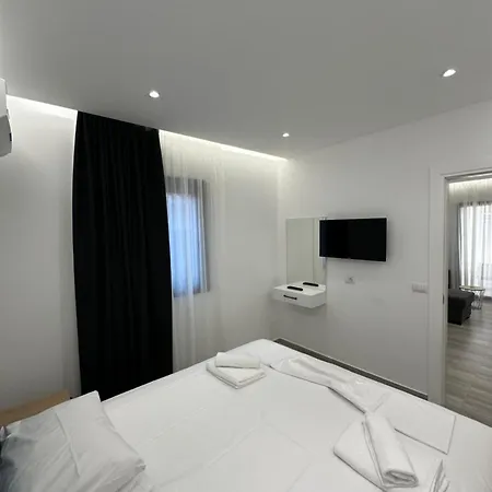 Io's Hotel Sarandë